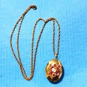 Vintage gold tone necklace